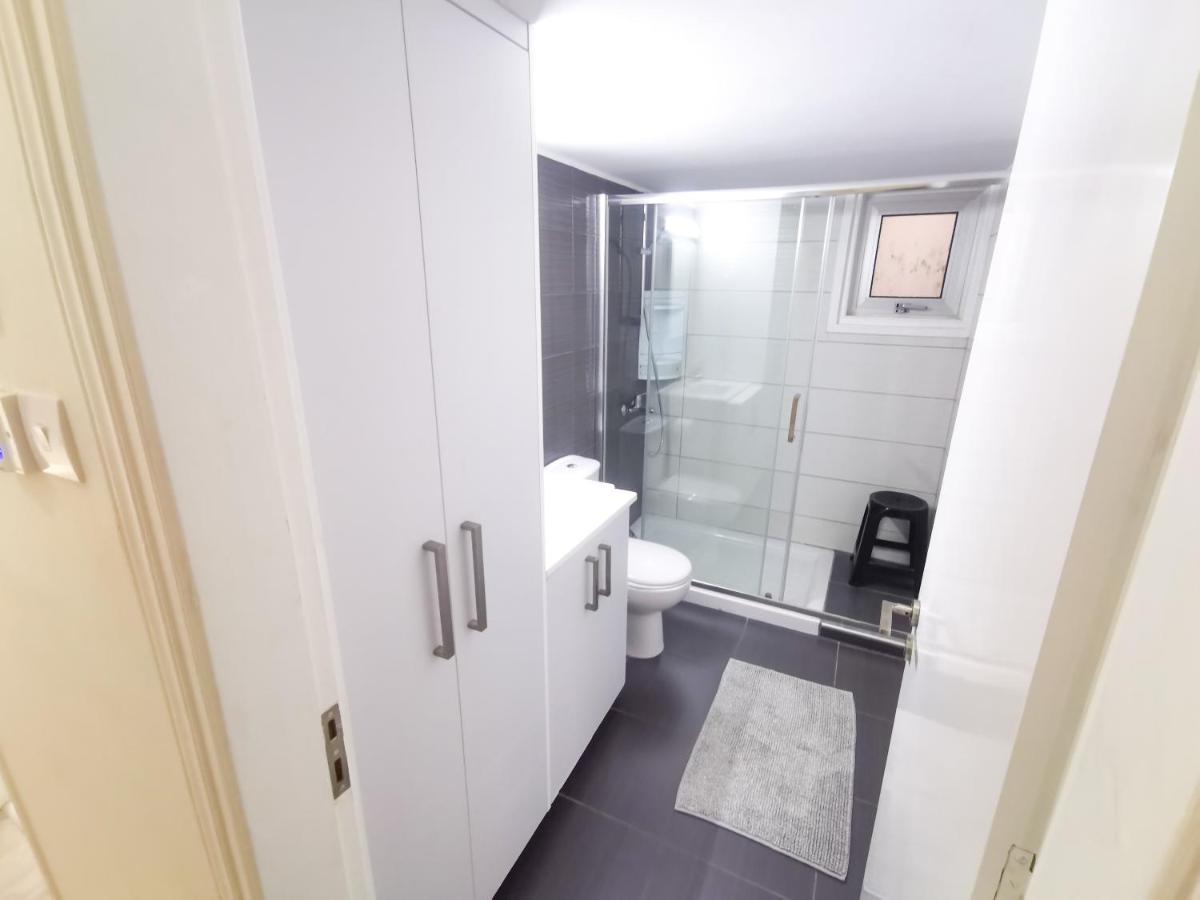 Beach-A-Holic Apartment, 2 Min Distance From Larnaca Marina Esterno foto